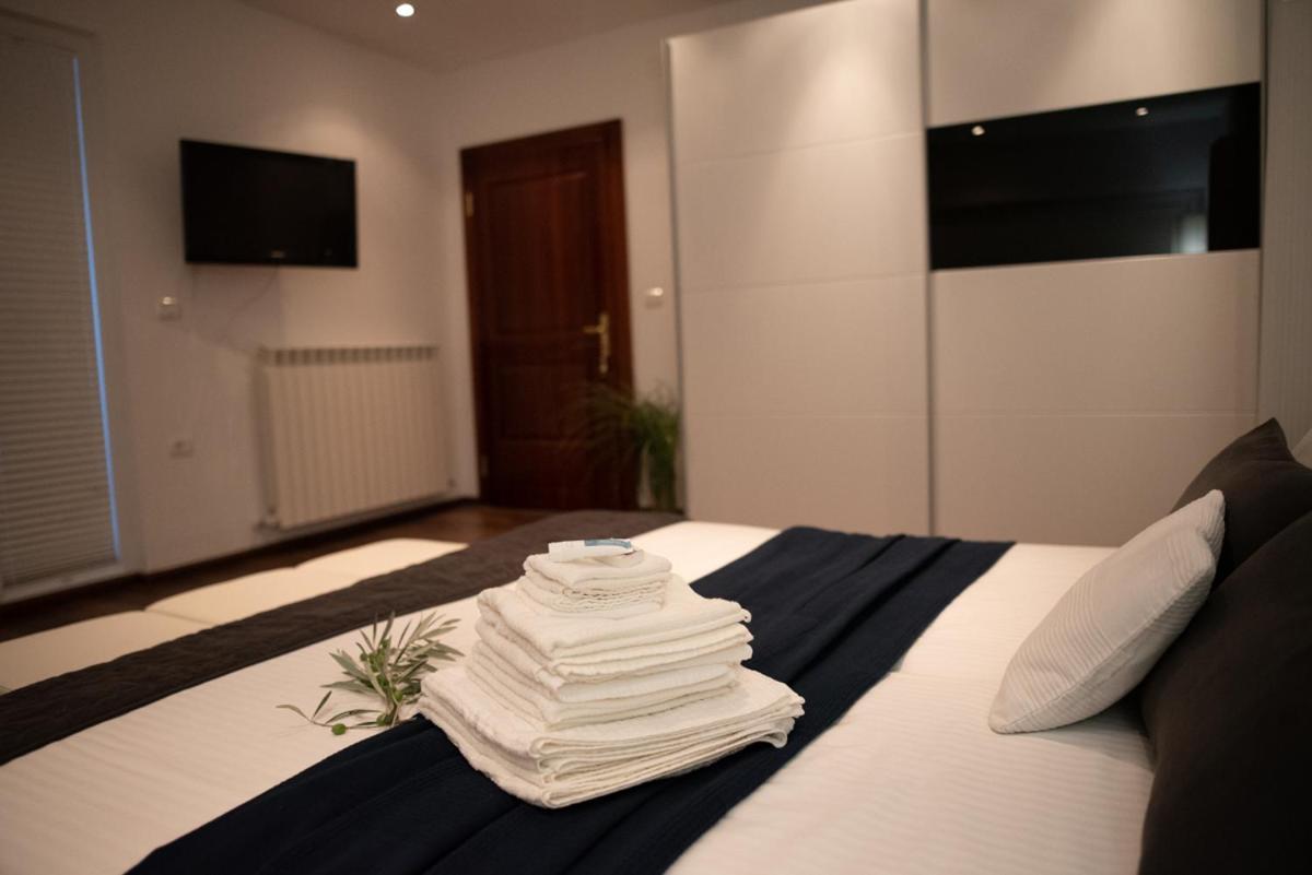 Castle House Rooms, Swimming Pool & Sauna & Tennis Court & Wine Cellar 세자나 외부 사진