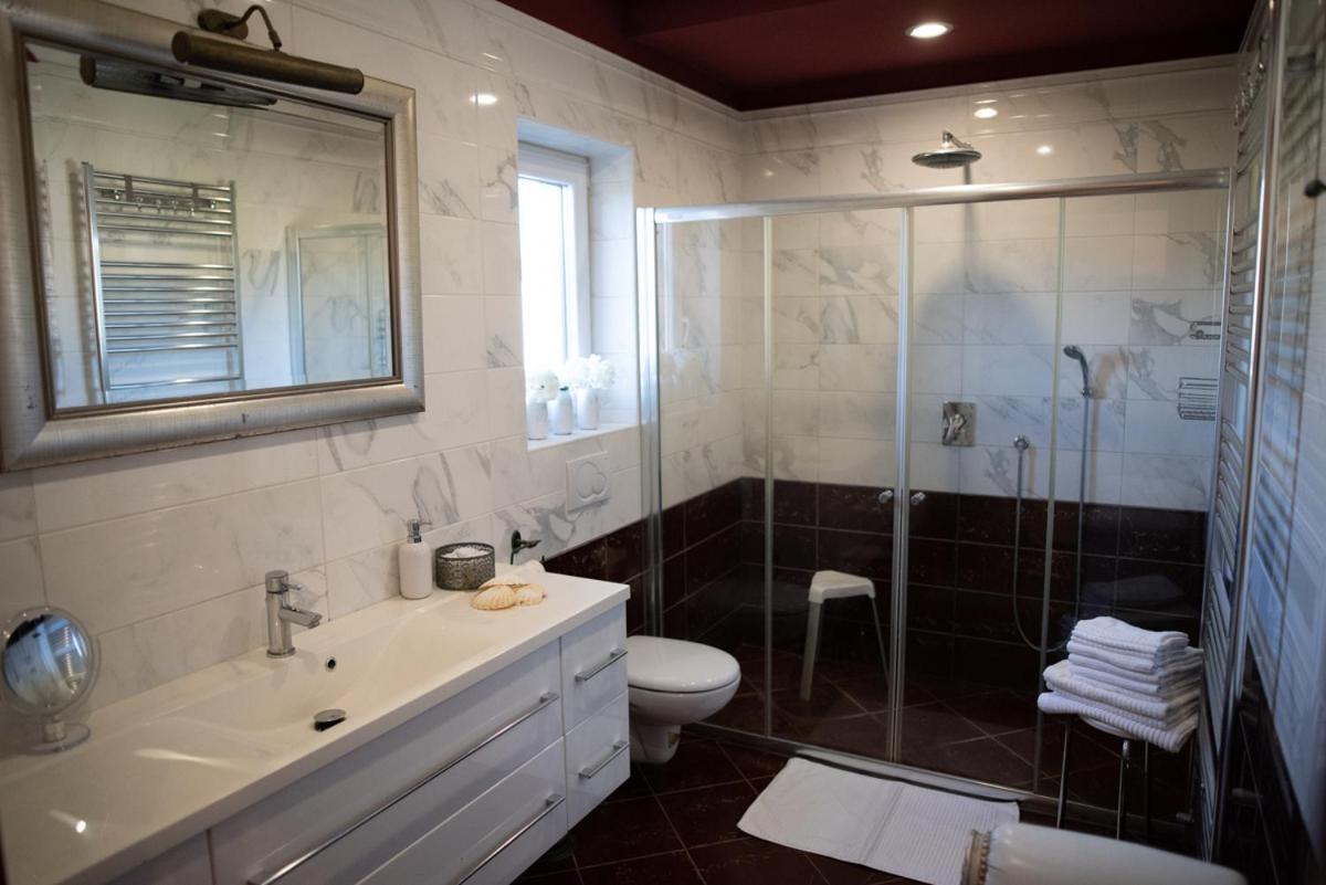 Castle House Rooms, Swimming Pool & Sauna & Tennis Court & Wine Cellar 세자나 외부 사진