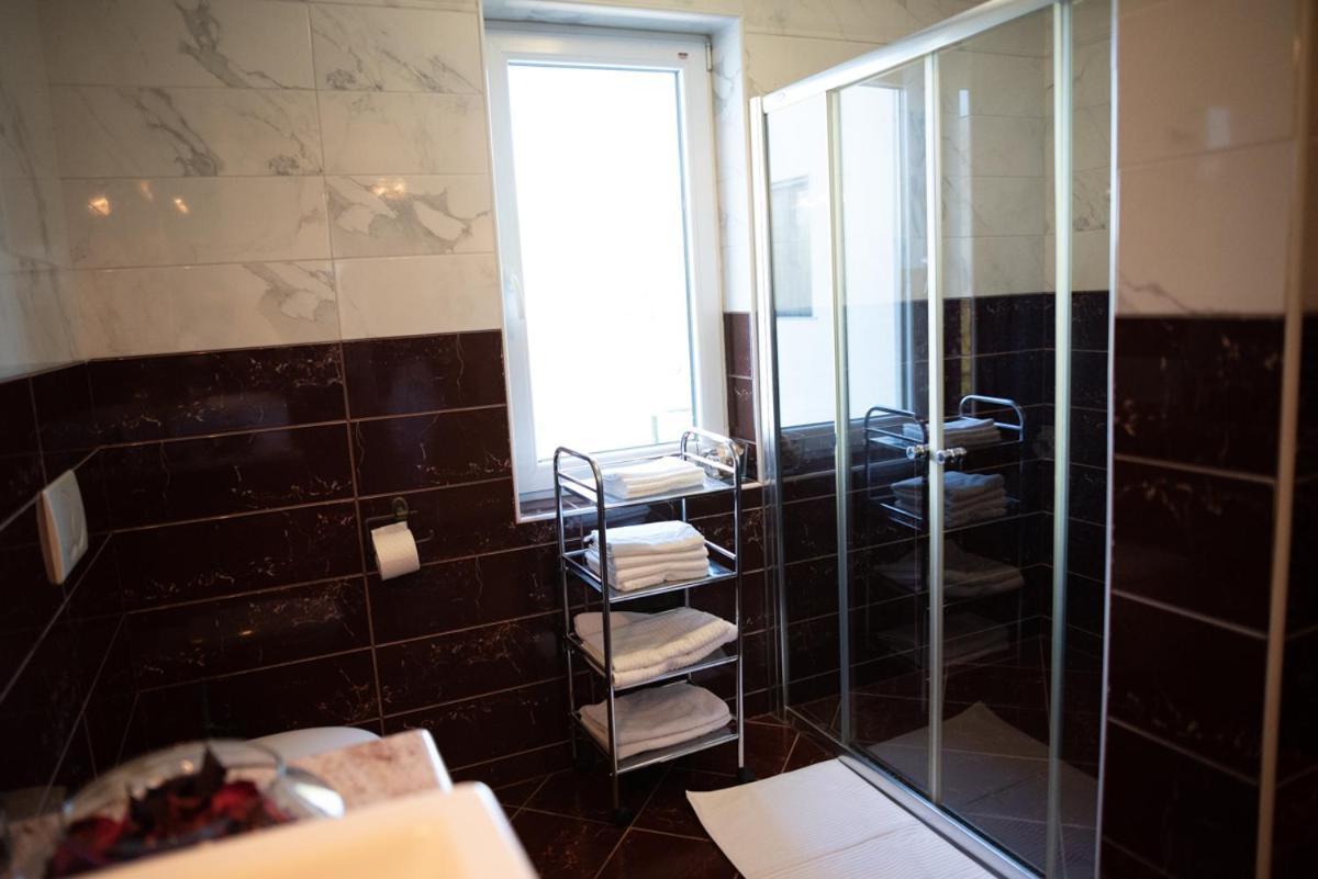 Castle House Rooms, Swimming Pool & Sauna & Tennis Court & Wine Cellar 세자나 외부 사진